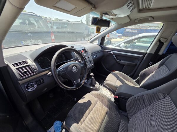 VOLKSWAGEN TOURAN - imagine 3
