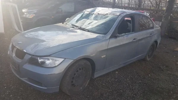 BMW E90 320i