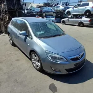 OPEL ASTRA J 1.7 CDTI 2011
