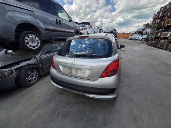 PEUGEOT 207 1.4 HDI (8FS) - imagine 2