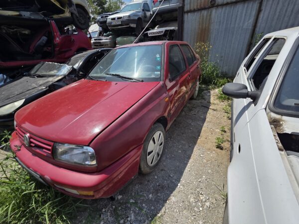 VOLKSWAGEN VENTO - imagine 2