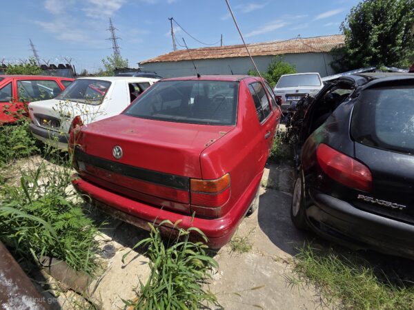 VOLKSWAGEN VENTO - imagine 4