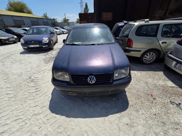 VOLKSWAGEN BORA 1.6 BENZINA 1 BUC (AZD)/1 BUC (BCB)