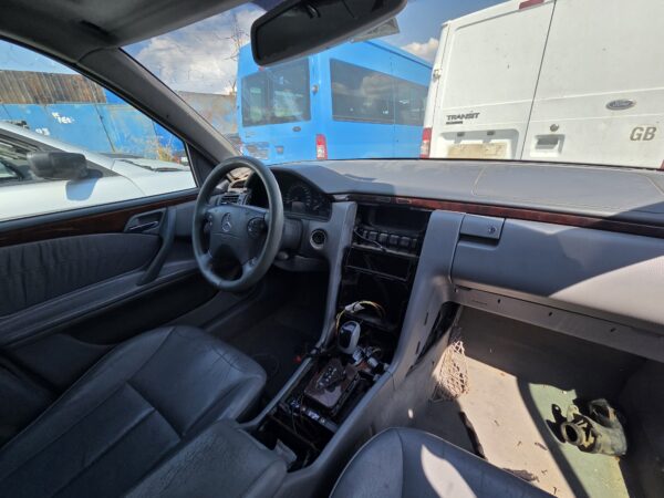 MERCEDES-BENZ W210 E320 CDI - imagine 6