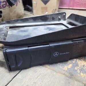 UNITATE CONTROL CD CHANGER MERCEDES MC3111