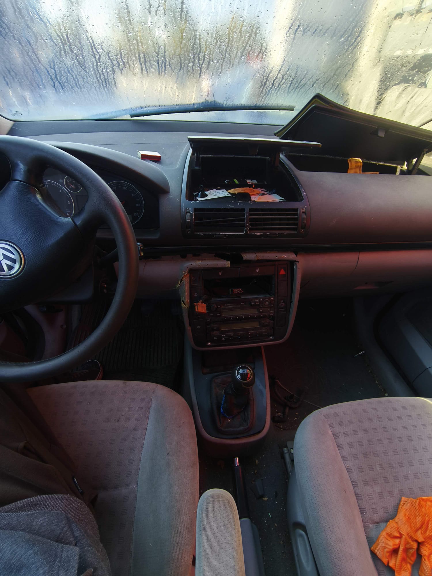 VOLKSWAGEN SHARAN 1.9 DIESEL(AUY) - imagine 2