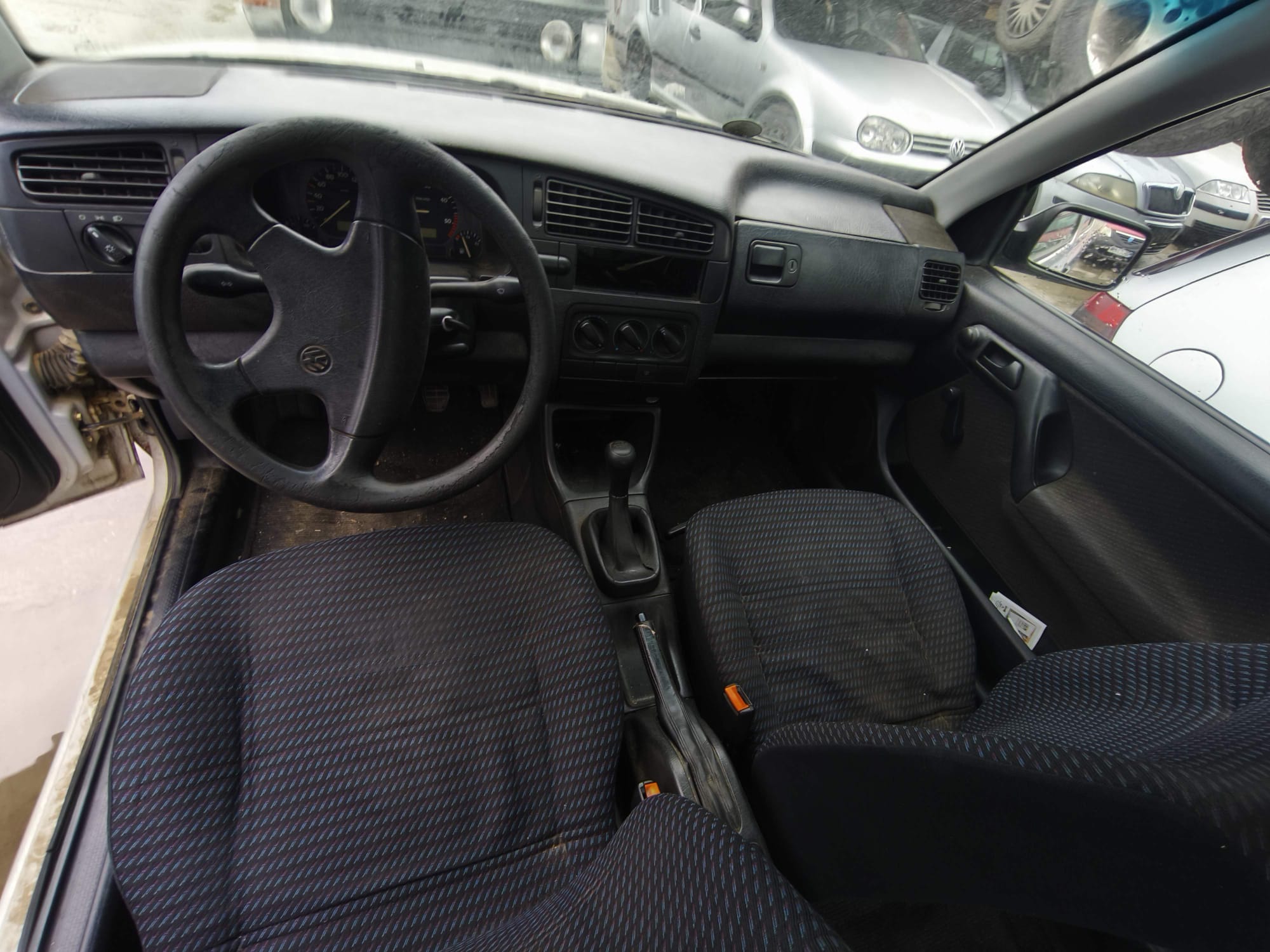 VOLKSWAGEN VENTO 1.9 DIESEL(AAZ) - imagine 6